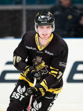 s Max Lindholm på uppvärmningen