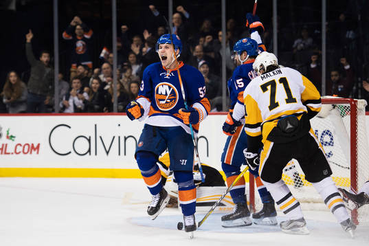 New Yorks Casey Cizikas jublar