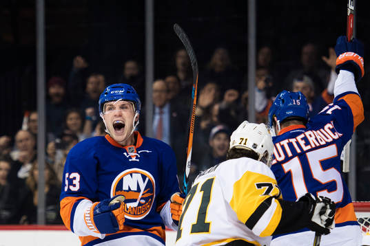 New Yorks Casey Cizikas jublar
