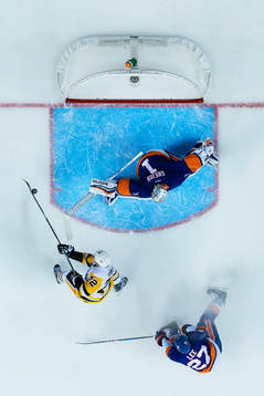 Pittsburghs Patric Hörnqvist oroar framför New Yorks