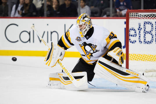 Pittsburghs målvakt Matthew Murray räddar ett skott