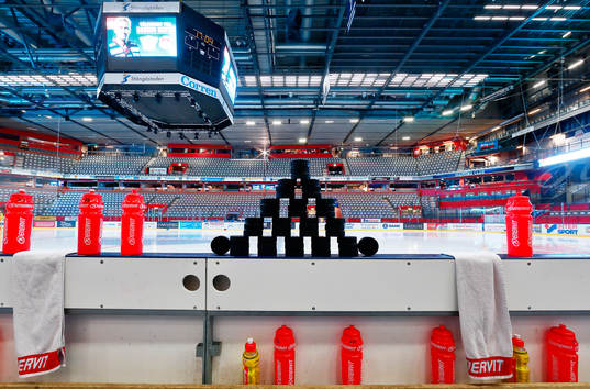 Puckar i SAAB Arena