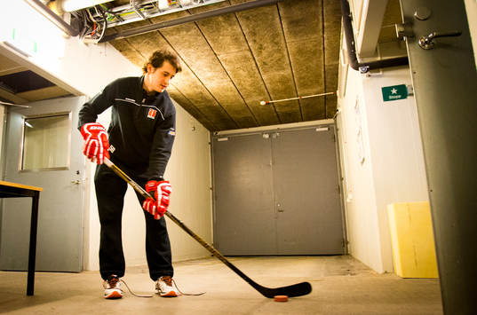 Örebros Michael Haga värmer upp