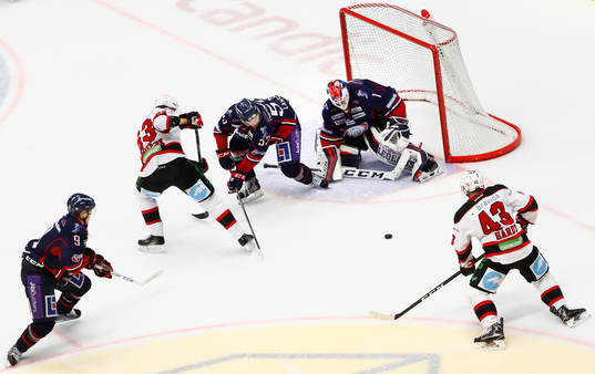 Malmö Redhawks Fredrik Händemark och Nichlas Hardt oroar