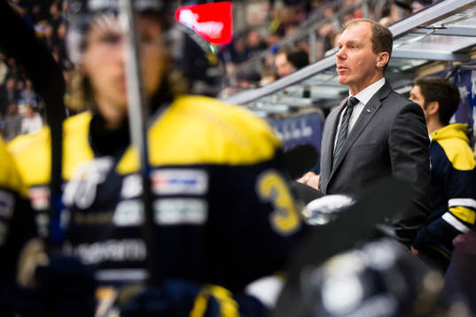 s tränare Johan Lindbom