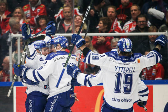 Leksands Tobias Forsberg (tv) jublar