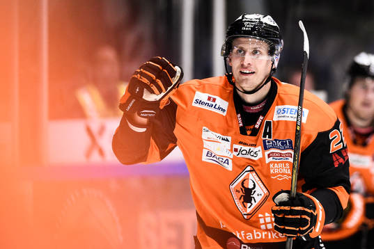 Karlskronas Alexander Bergström jublar