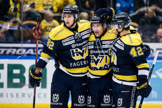 s Kevin Stenlund, Martin Thörnberg och Dylan Reese jublar