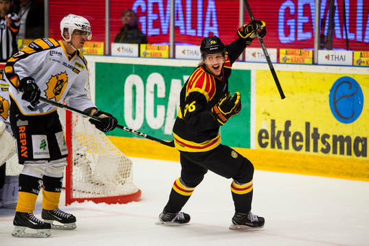 Brynäs Oskar Lindblom jublar