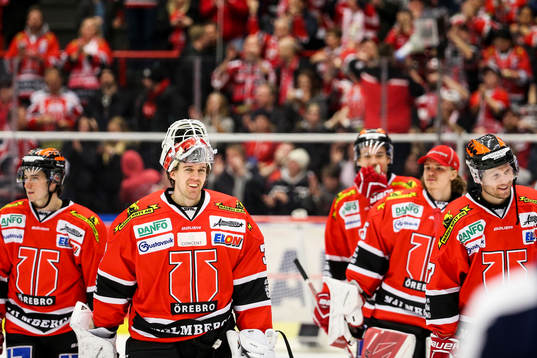 Örebros målvakt Axel Brage är glad