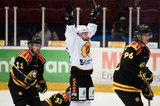 Skellefteås Oscar Möller jublar