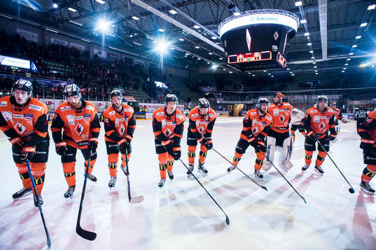 Karlskronas spelare jublar