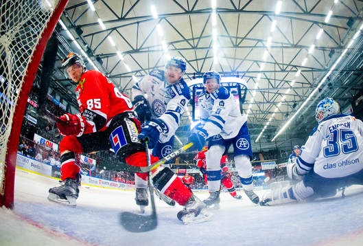 Örebros Kalle Olsson gör det avgörande 4-3 målet på