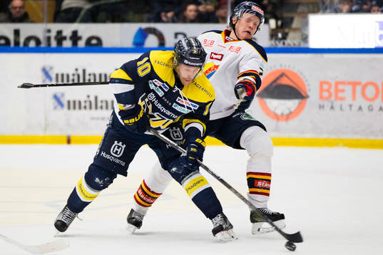 s Martin Thörnberg mot Djurgårdens Emil Johansson