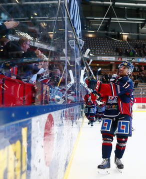 Linköpings Garrett Roe jublar