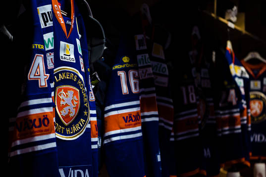 Växjös matchtröjor i omklädningsrummet före