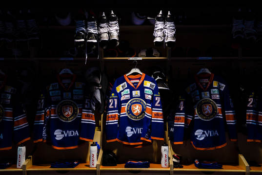 Växjös matchtröjor i omklädningsrummet före
