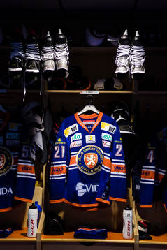 Växjös matchtröjor i omklädningsrummet före