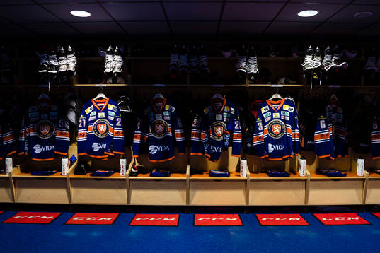 Växjös matchtröjor i omklädningsrummet före