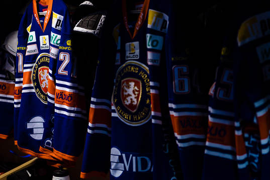 Växjös matchtröjor i omklädningsrummet före