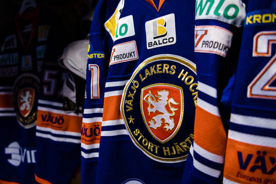 Växjös matchtröjor i omklädningsrummet före