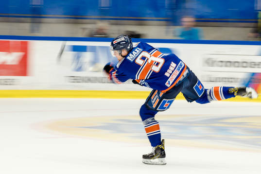 Växjös Oliver Bohm skjuter