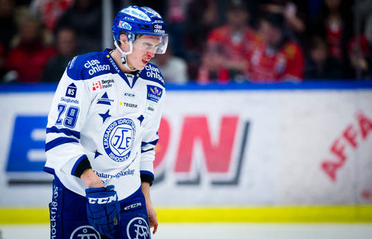Leksands Tobias Forsberg är blodig i ansiktet och deppar
