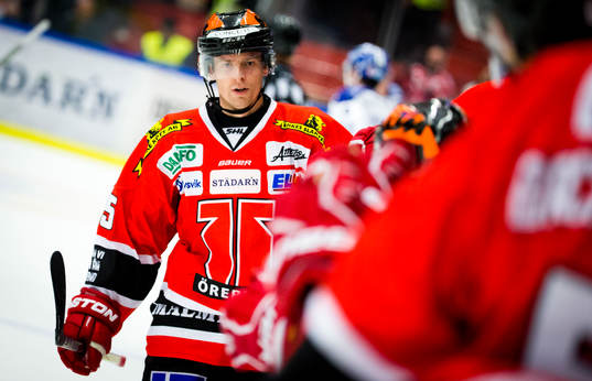 Örebros Kalle Olsson gör 4-3 och jublar