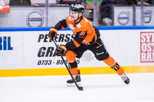 Karlskronas Marcus Paulsson skjuter