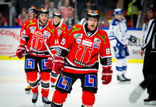 Örebros Kalle Olsson gör 4-3 och jublar