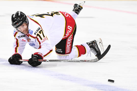 Luleås Andreas Falk faller