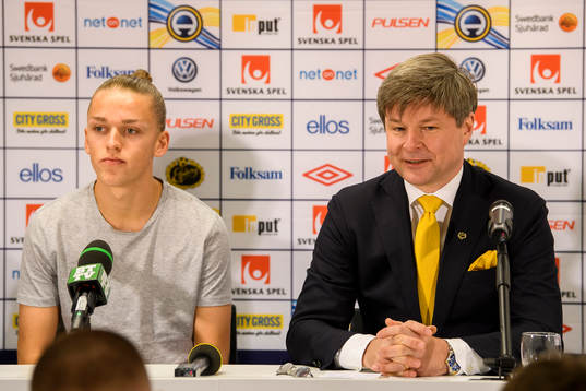 Elfsborgs nyförvärv Jesper Karlsson och ordförande Bo