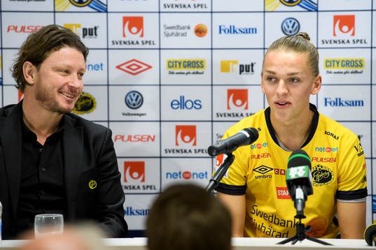 Elfsborgs nyförvärv Jesper Karlsson och klubbchef Stefan