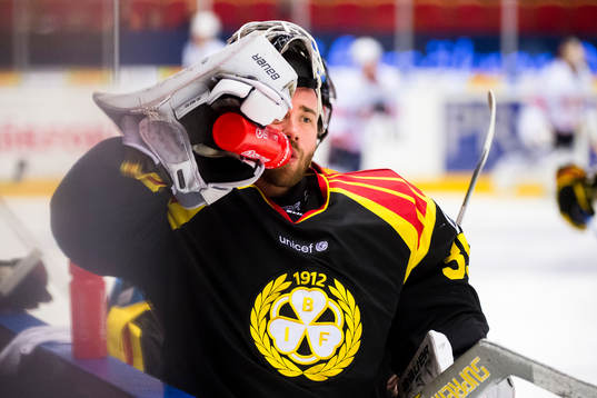 Brynäs målvakt David Rautio före ishockeymatchen i SHL