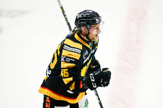 Skellefteås Oscar Möller jublar