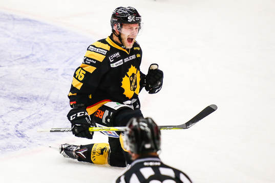 Skellefteås Oscar Möller jublar