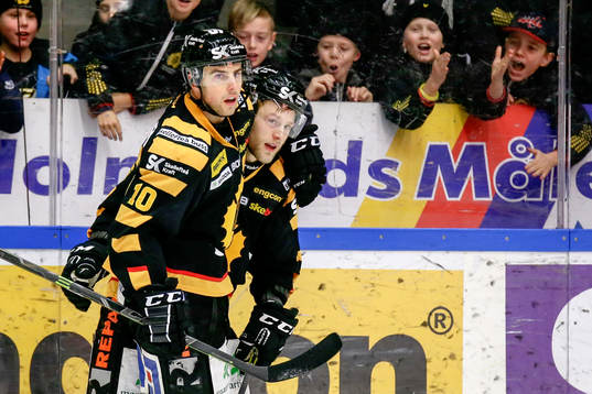 Skellefteås Joakim Lindström och Oscar Möller jublar