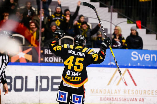 Skellefteås Oscar Möller jublar