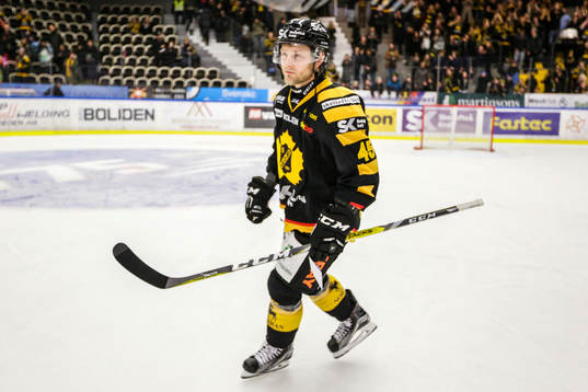 Skellefteås Oscar Möller jublar