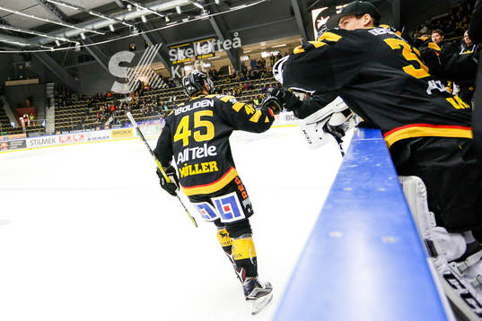 Skellefteås Oscar Möller jublar