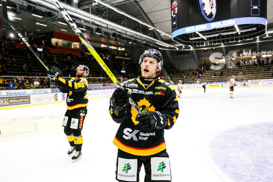 Skellefteås Oscar Möller jublar