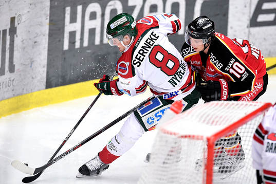Frölundas John Nyberg och Luleås Tim Kennedy