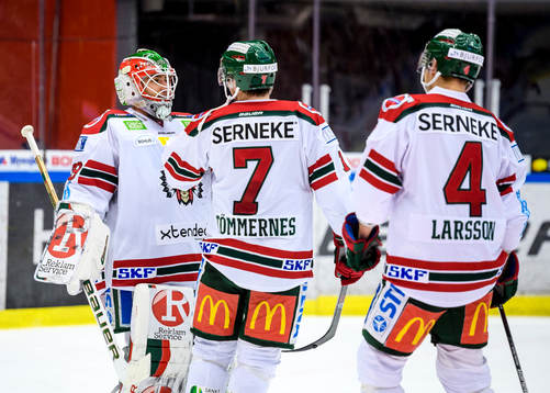 Frölundas målvakt Dan Bakala jublar