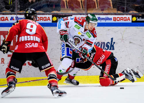 Frölundas Nicklas Lasu med pucken