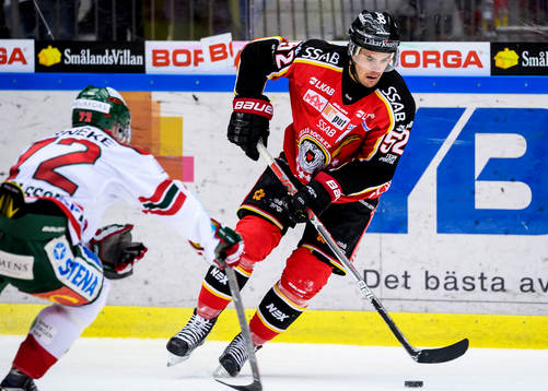 Luleås Karl Fabricius med pucken