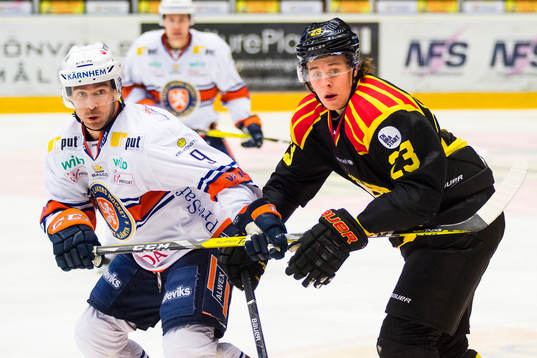 Växjös Josh Hennessy och Brynäs Lucas Carlsson
