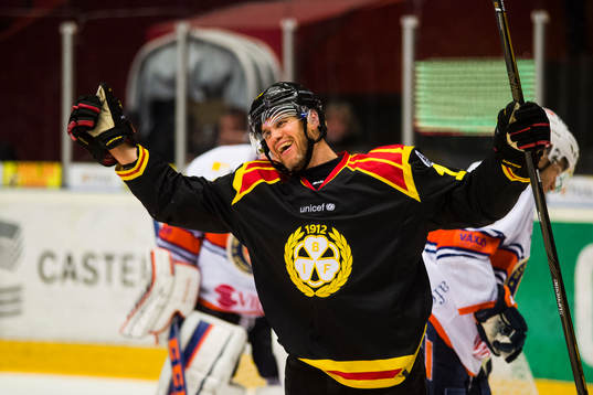 Brynäs Daniel Paille jublar