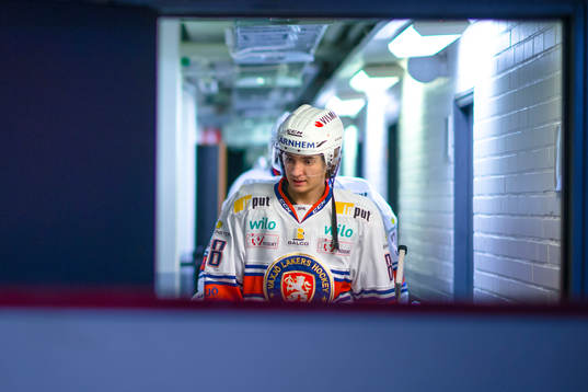 Växjös Adam Brodecki före ishockeymatchen i SHL mellan