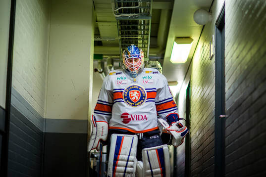 Växjös målvakt Viktor Andrén före ishockeymatchen i