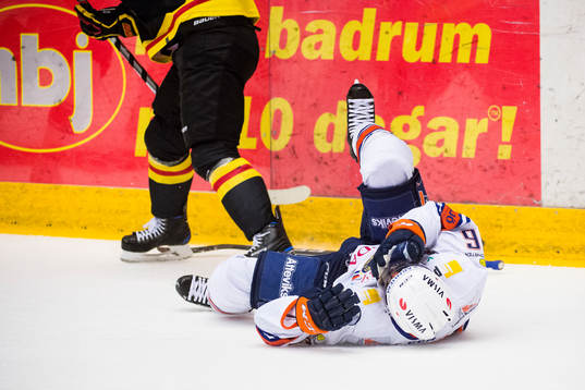 Växjös Geoff Platt har ont